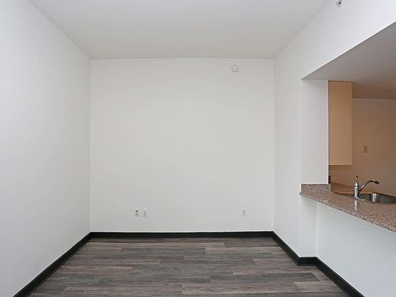 3rd image of 15350 89th Ave APT 1105