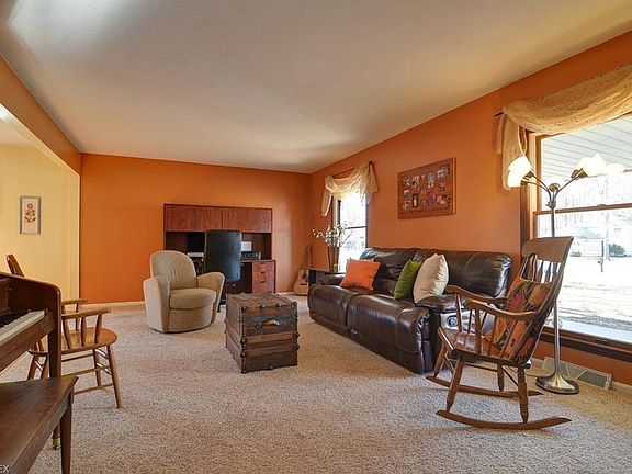 2nd image of 14881 Sherwood Dr