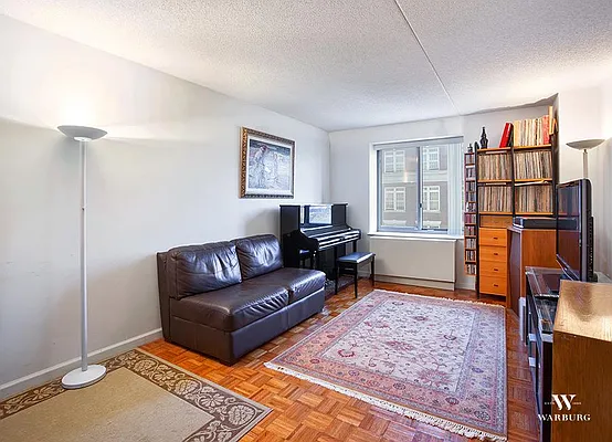 Sold by Warburg | media 23