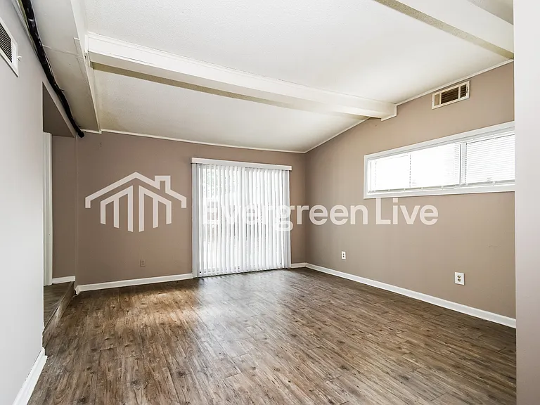 8256 Southaven Cir W — Photo 9