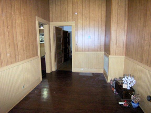 4th image of 220 E Park Ave