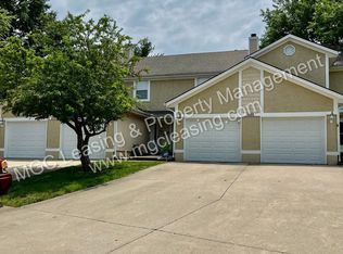 1001 NE Whispering Winds Cir, Lees Summit, MO 64064