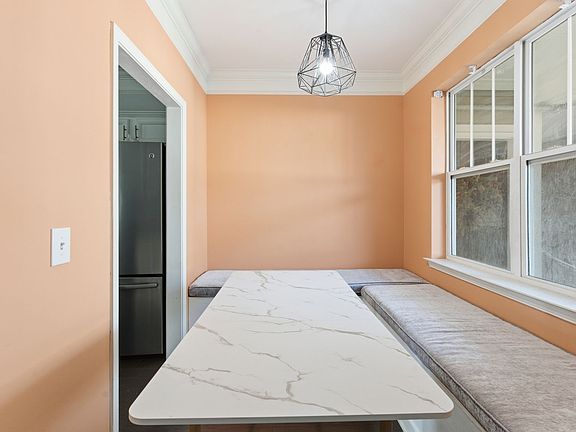4th image of 2310 Elliott Ave APT 214