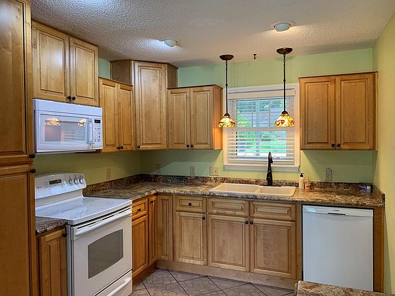 5th image of 4112 Pebble Creek Dr