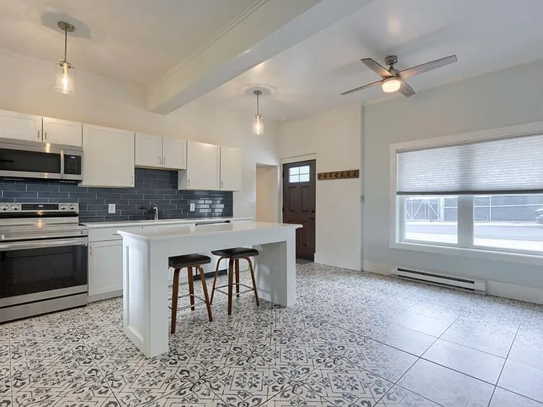 934 W Vine St — Photo 3