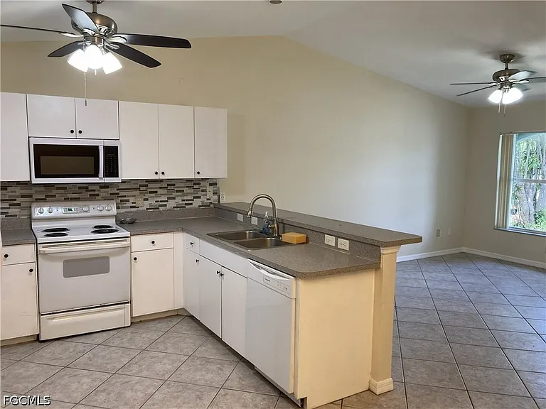 4415 SW 7th Pl — Photo 5