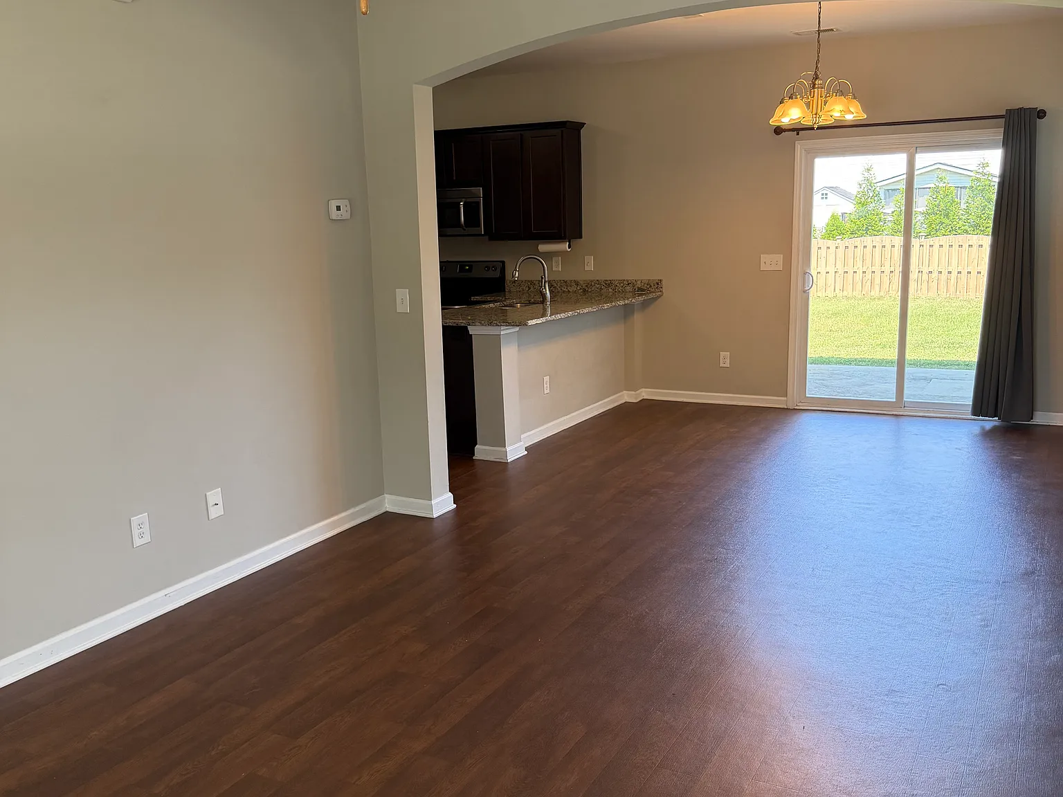 3 bed, 2.5 bath, 1487 sqft, $1,925 — Photo 2