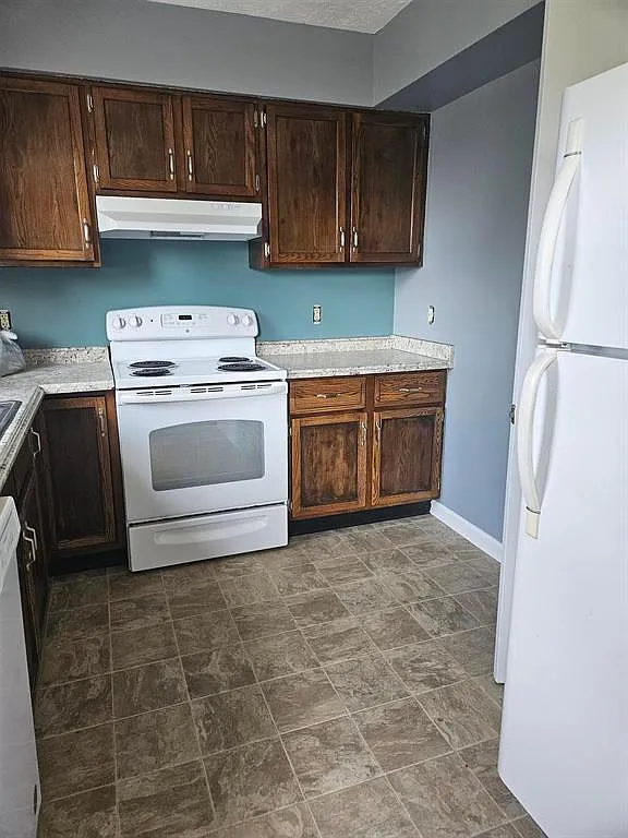 2 bed, 1.5 bath, 1408 sqft, $1,700 — Photo 2