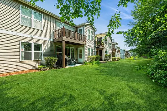 379 Woodview Cir #A — Photo 2
