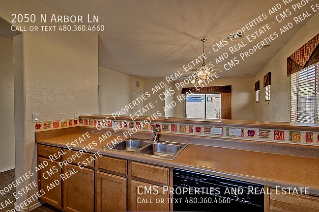 2050 N Arbor Ln — Photo 9