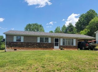17 Roosevelt Dr, Ridgeway, VA 24148