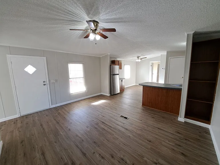 8584 Alvarado Calzada — Photo 3