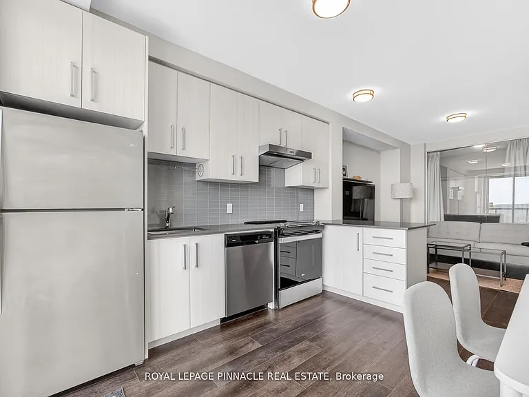 15 Queen St S #2303 — Photo 20