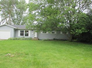 462 Illini Dr, Carol Stream, IL 60188