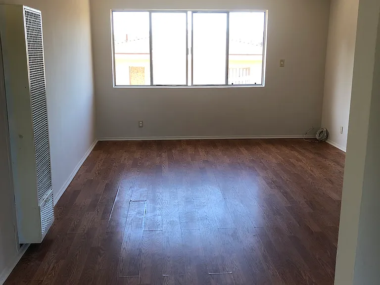 2218 N Lincoln Park Ave — Photo 1