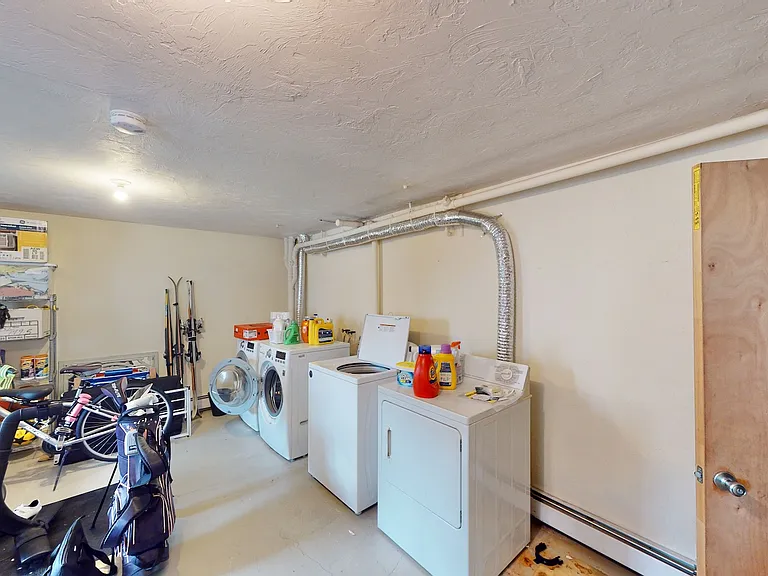 324 W 3rd St #2 — Photo 22