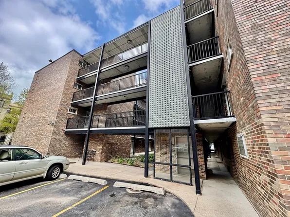 1321 W Birchwood Ave APT 301, Chicago, IL 60626