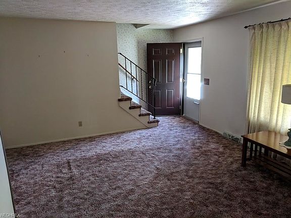 5th image of 728 Sandalwood Dr