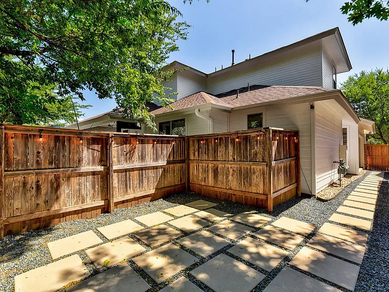 2204 Schriber St #B — Photo 24