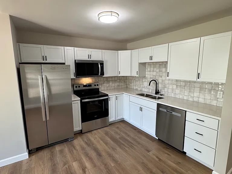 805 Center St — Photo 8