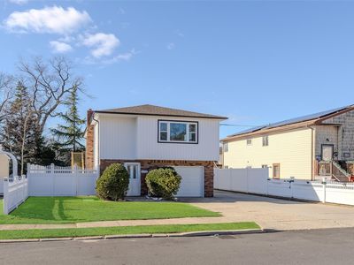 273 N 6th Street, Lindenhurst, NY, 11757