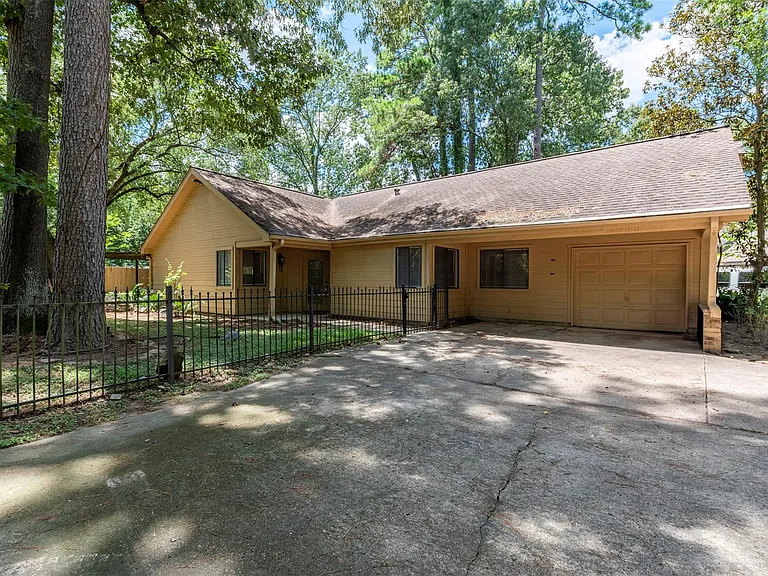 1906 Woodhue Dr — Photo 31