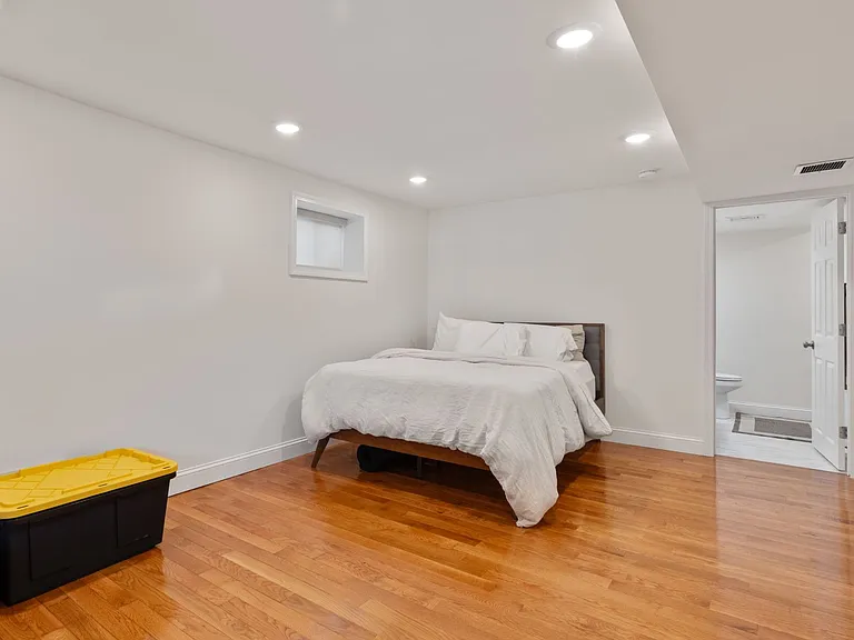 583 Main St #583 — Photo 13