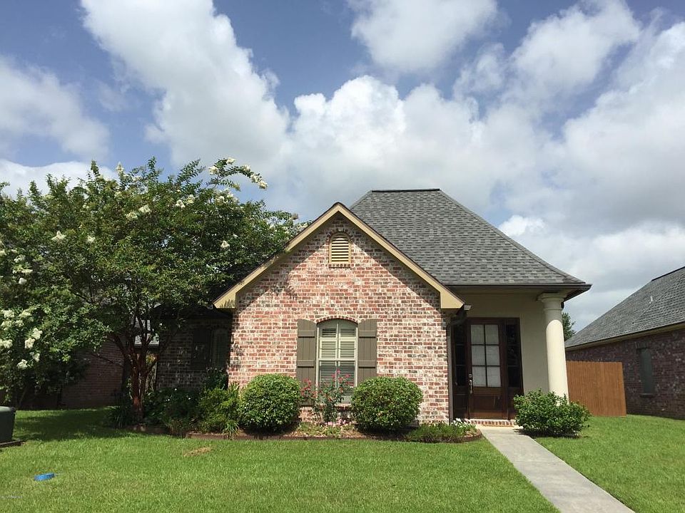 1st image of 102 Saint Martinique Ln