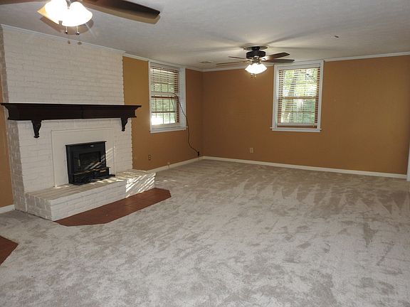 3rd image of 1565 Hillsdale Dr