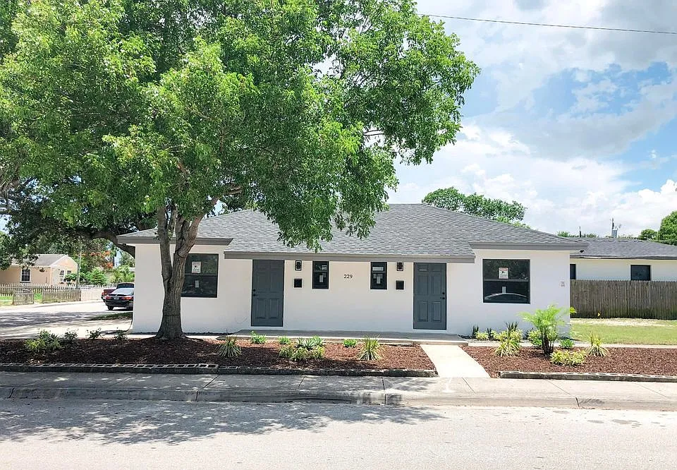 229 N East St #1