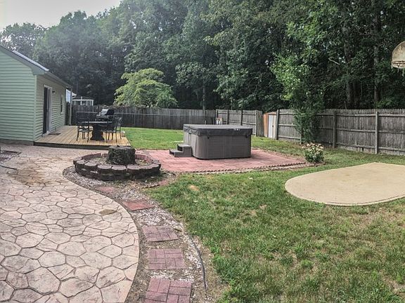 Private Backyard | Full Shed