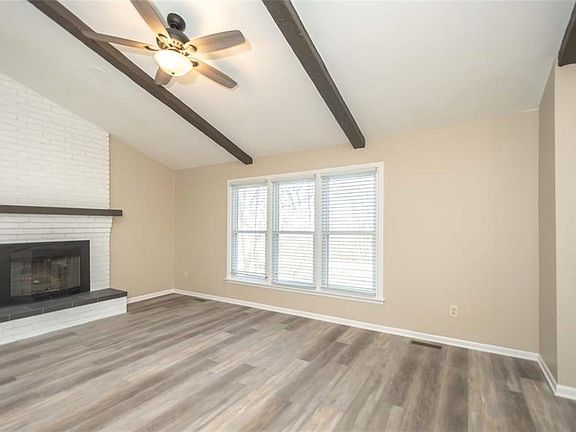 2nd image of 30520 Laurel Dr