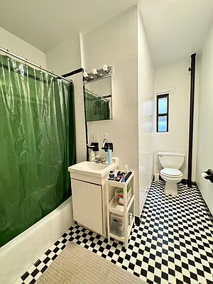 Rented by KNOCKKNOCK LLC | media 32