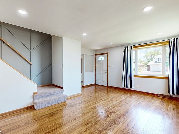 4th image of 16528 Brenden Ln