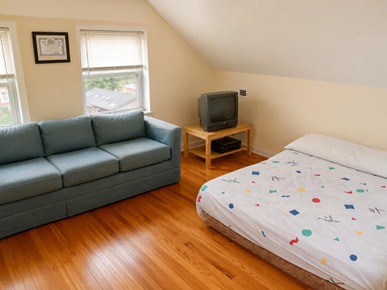 2332 W Charleston St — Photo 10