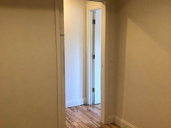 Living room (or 2nd bedroom)