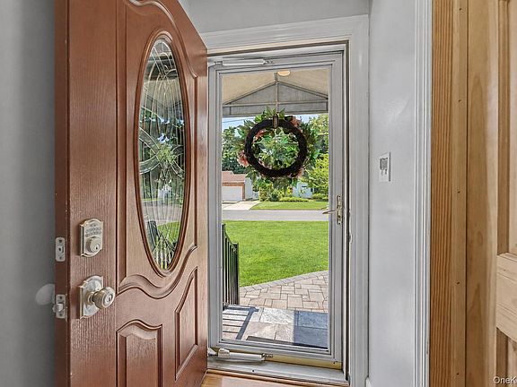 3rd image of 18 Heath Ln