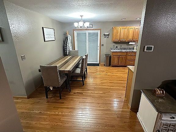 5th image of 521 E 2950th Ave