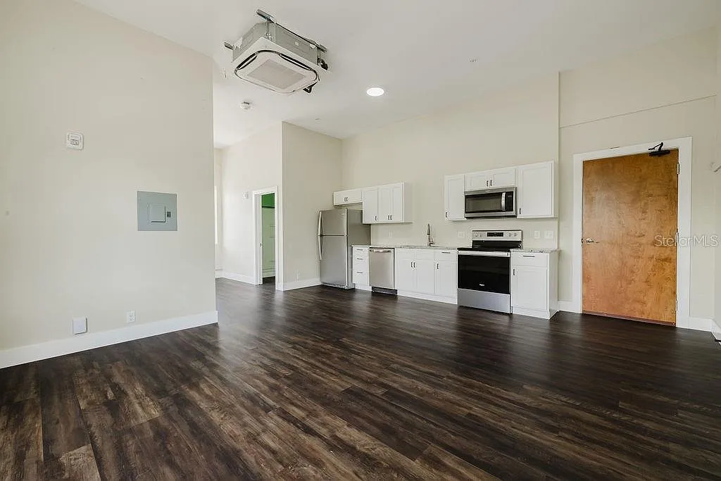 Studio, 1.0 bath, 500 sqft, $1,700 — Photo 2
