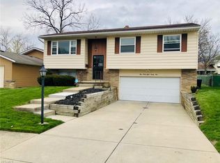 14891 Rochelle Dr, Maple Heights, OH 44137