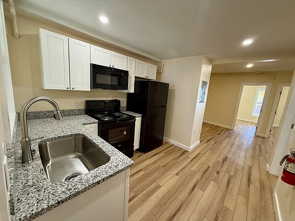 5th image of 6 1/2 N Winooski Ave #202