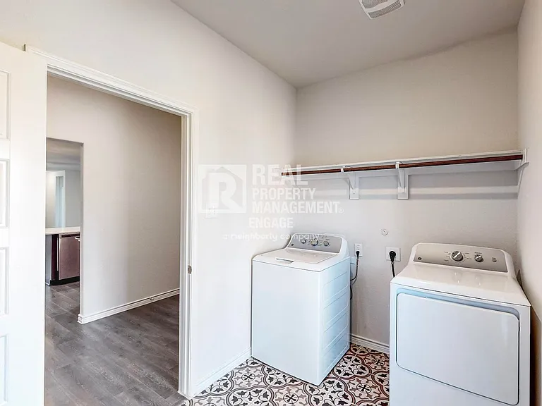 2321 Astapor Dr — Photo 35