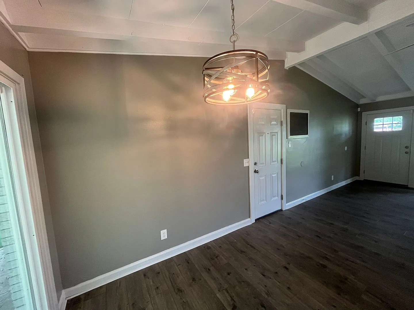 Move In Special!! Two Free Months With 24 Month Lease. Months 2 And 13 Will Be Free — Photo 3