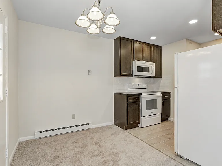 Pine Crest Apartments — Photo 7