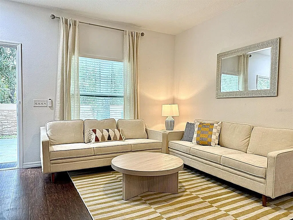3 bed, 2.0 bath, 1300 sqft, $1,800 — Photo 4