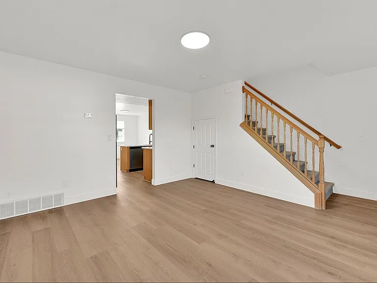 1348 E 6125 S — Photo 11