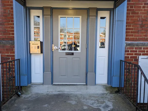 3831 Hamilton St APT 303, Hyattsville, MD 20781