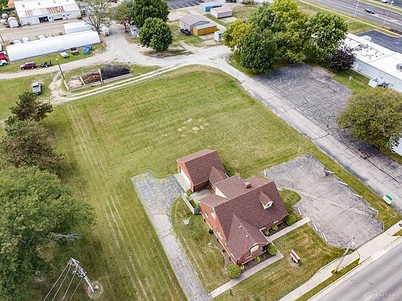 3rd image of 65 Union Blvd