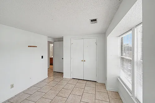1624 Arlyn Cir #J Photo 1