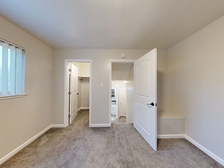 2377 Downer Ave — Photo 33